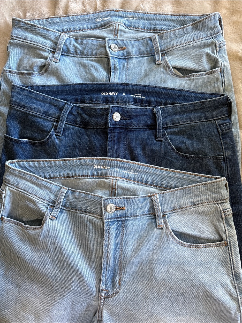 3 excellent condition Old Navy Women’s midrise Jeans - 2 Light Blue, 1 Dark Blue